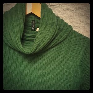 H & M Kelly Green Sweater